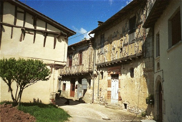 Beau village de Sarrant