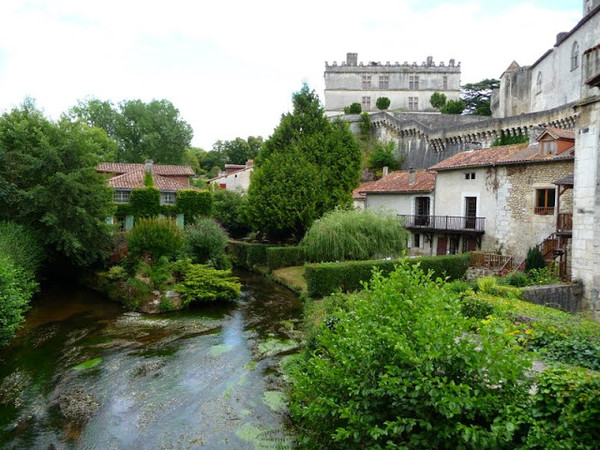 Beau village de Saint-Jean-de-Côle