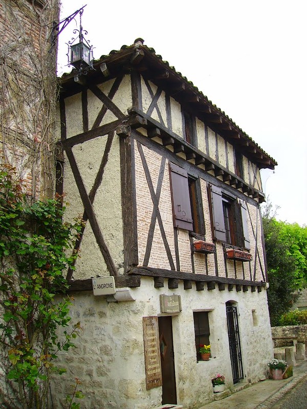 Beau village de Pujols