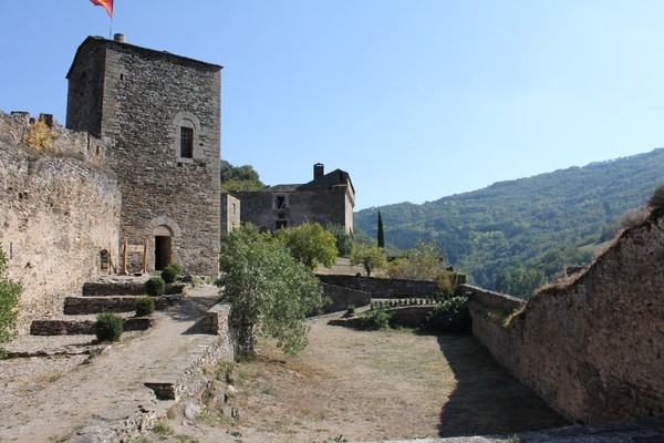 Beau village de Brousse le Château