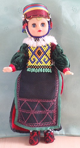 Poupée costume folklorique 