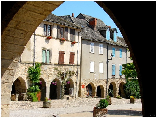 Beau village de  Sauveterre-de-Rouergue