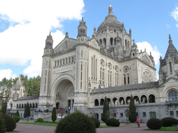 Basilique Sainte-Thérèse de Lisieux