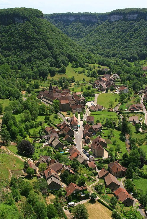 Beau village de Baume-les-Messieurs 