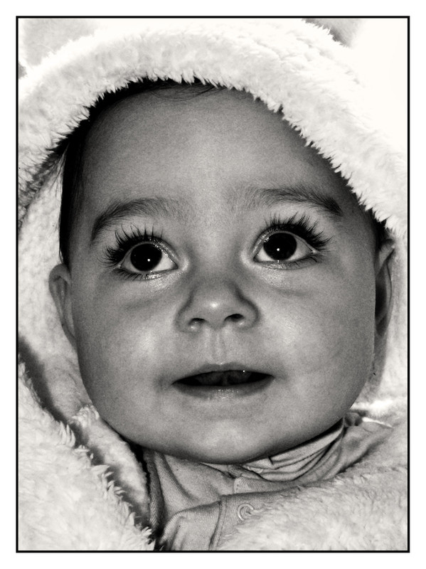 Enfant en noir et blanc