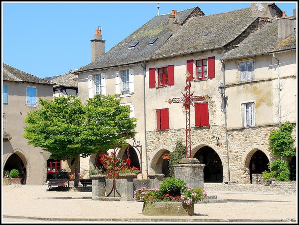 Beau village de  Sauveterre-de-Rouergue