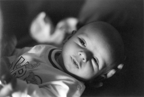 Enfant en noir et blanc