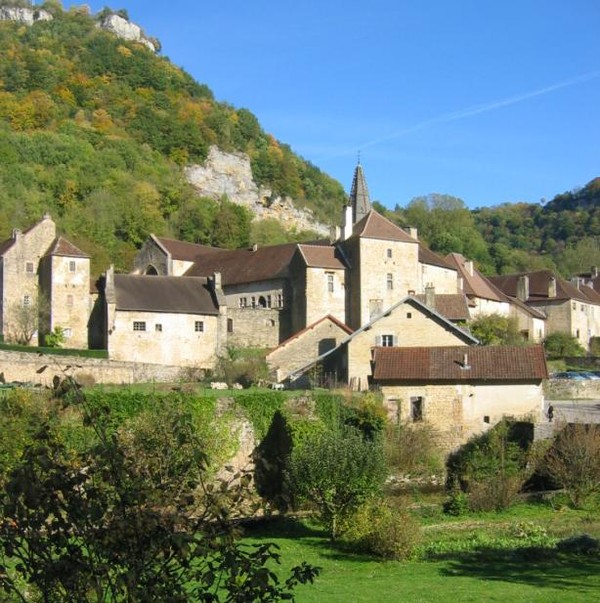 Beau village de Baume-les-Messieurs 