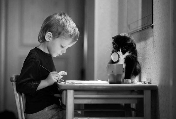 Enfant en noir et blanc