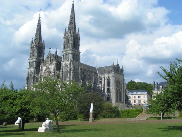 Basilique Notre-Dame de Montligeon - Orne