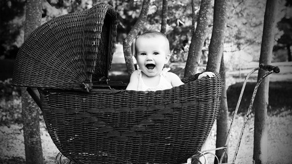 Enfant en noir et blanc