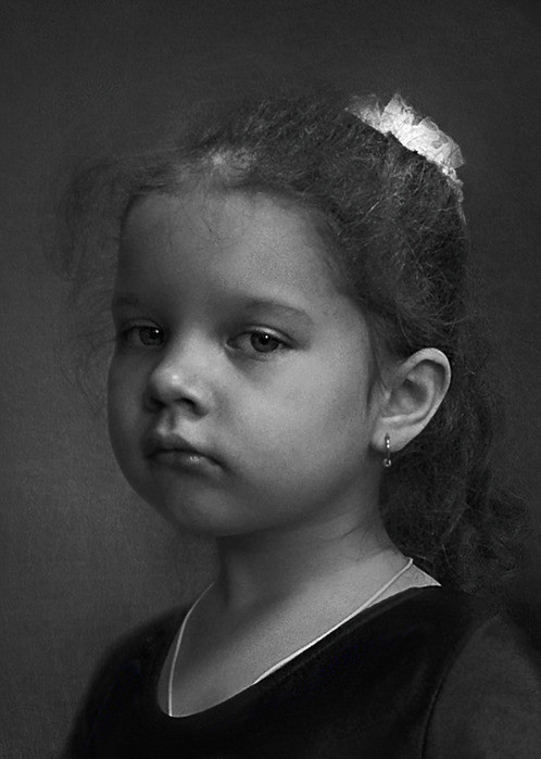 Enfant en noir et blanc