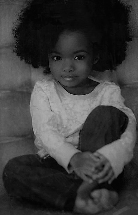 Enfant en noir et blanc