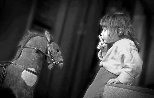 Enfants en noir et blanc