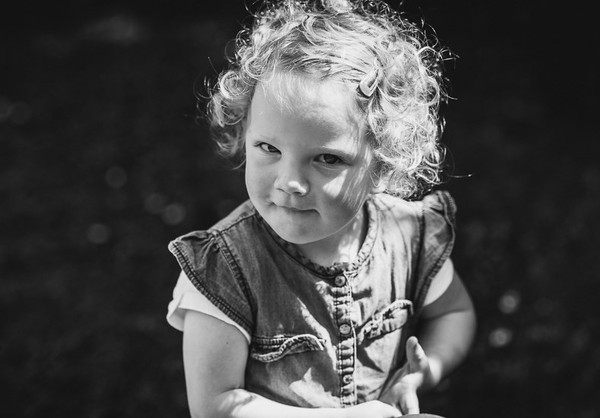 Enfants en noir et blanc