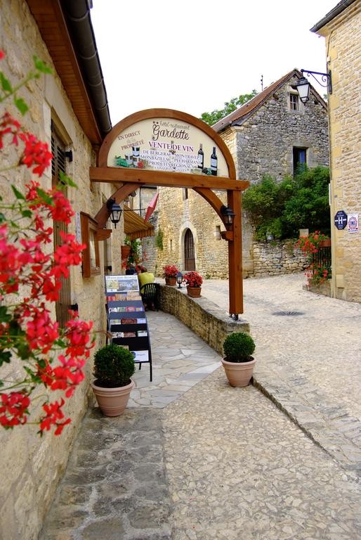 Beau village de Saint-Amand-de-Coly