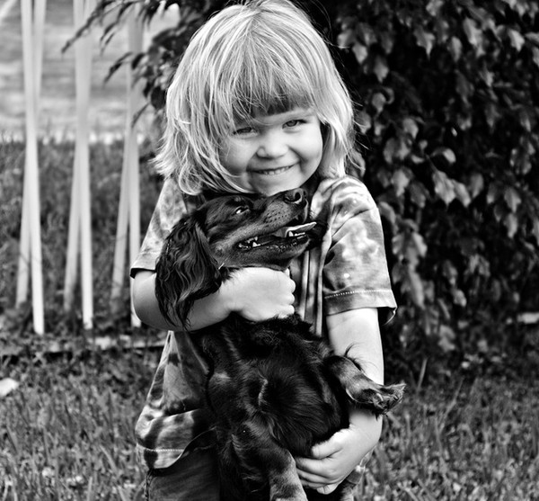 Enfant en noir et blanc