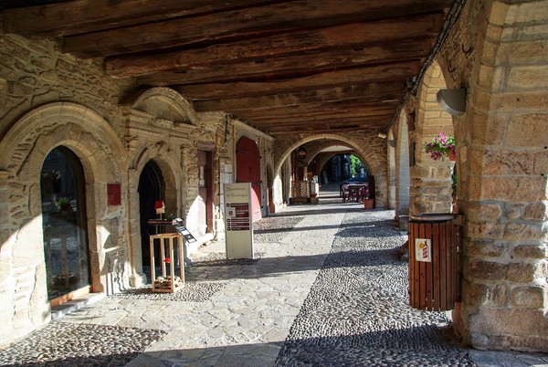 Beau village de  Sauveterre-de-Rouergue