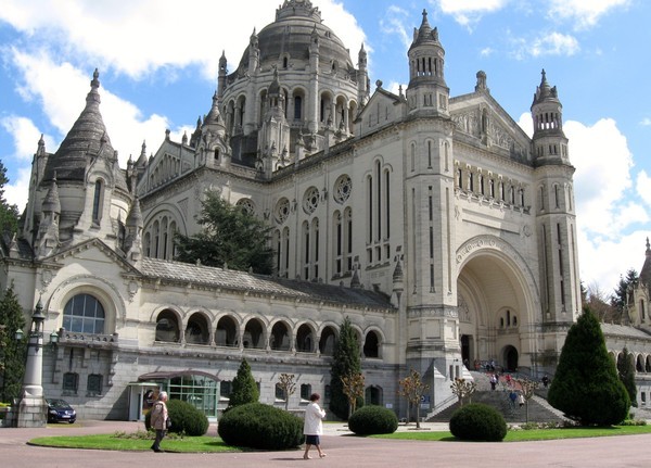 Basilique Sainte-Thérèse de Lisieux