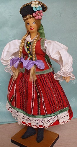 Poupée costume Folklorique