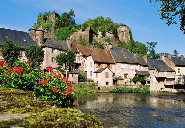 Beau village de Ségur-le-Château
