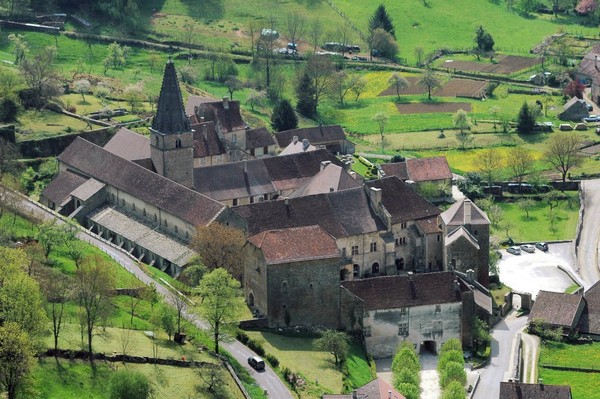 Beau village de Baume-les-Messieurs 