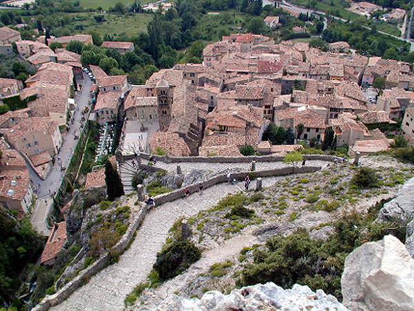   Beau village de Moustiers-Sainte-Marie