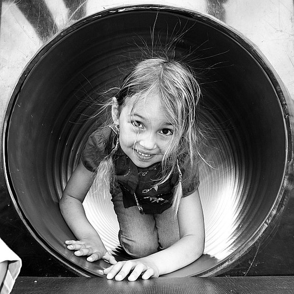 Enfant en noir et blanc