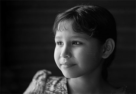 Enfant en noir et blanc