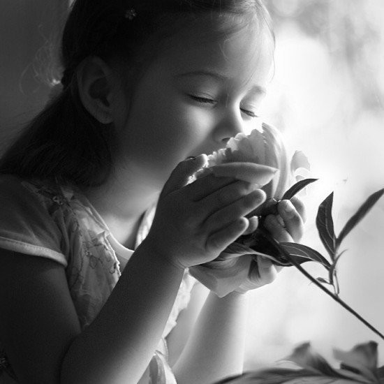 Enfant en noir et blanc