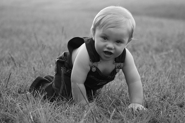 Enfant en noir et blanc