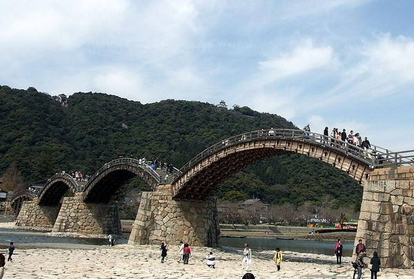  Le pont Kintaikyo  - Japon