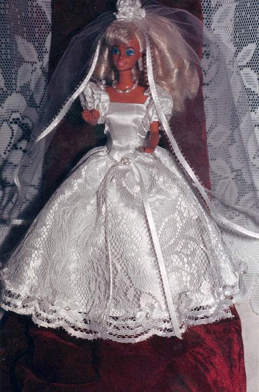 Poupée robe de mariée