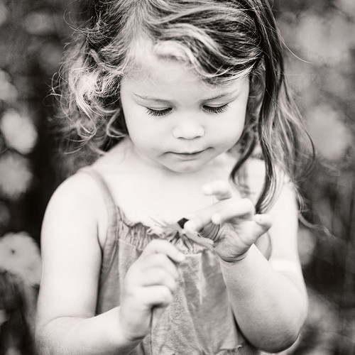 Enfant en noir et blanc