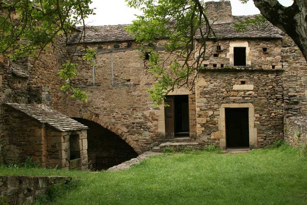 Beau village de Brousse le Château