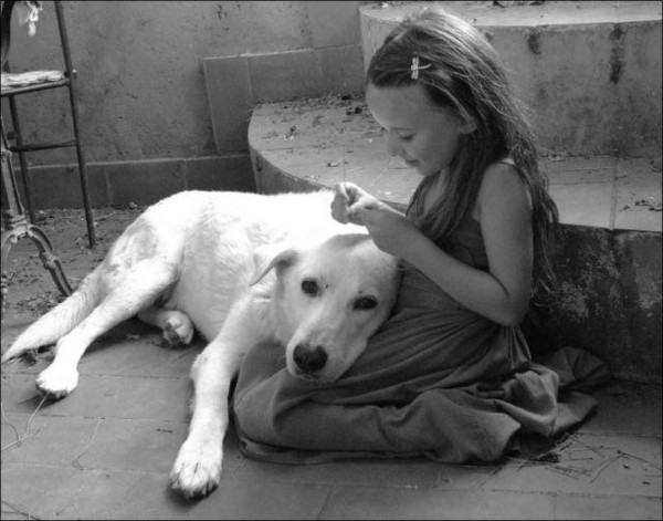 Enfant en noir et blanc