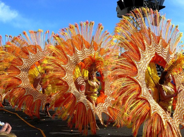 Carnaval De Nice - La Bataille De Fleurs