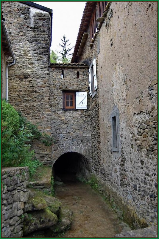 Beau village de Camon