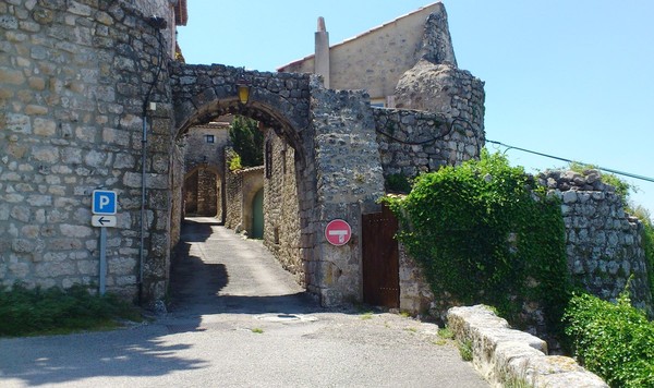 Beau village de La Garde -Adhémar