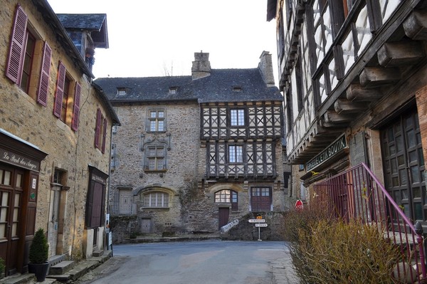 Beau village de Ségur-le-Château