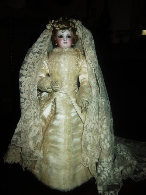 Poupée robe de mariée