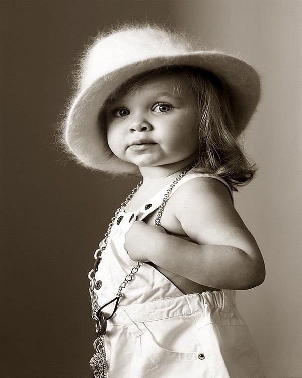 Enfant en noir et blanc