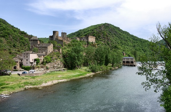 Beau village de Brousse-le-Château