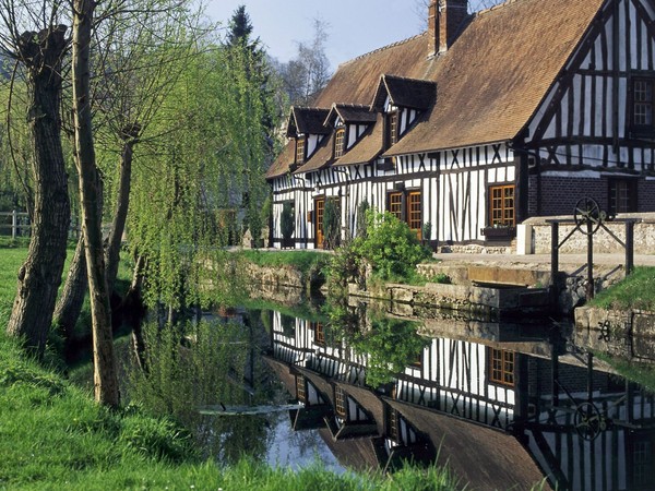 Beau village de Lyons-la-Forêt 