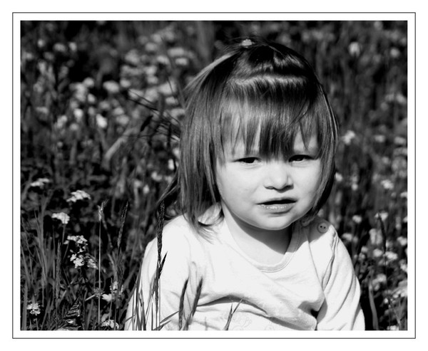 Enfant en noir et blanc