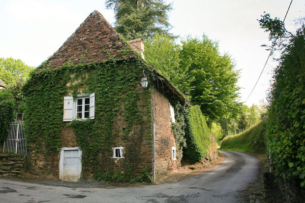 Beau village de Ségur-le-Château