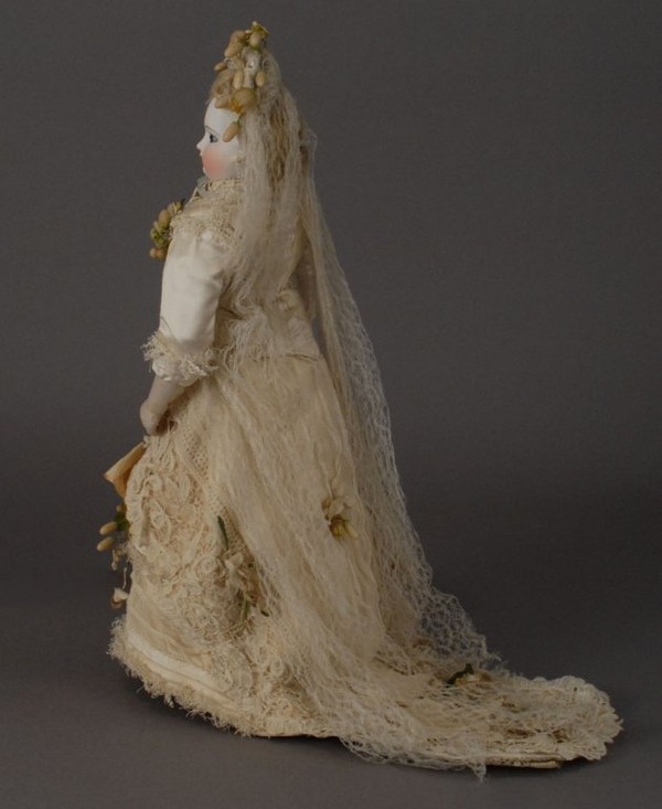 Poupée robe de mariée