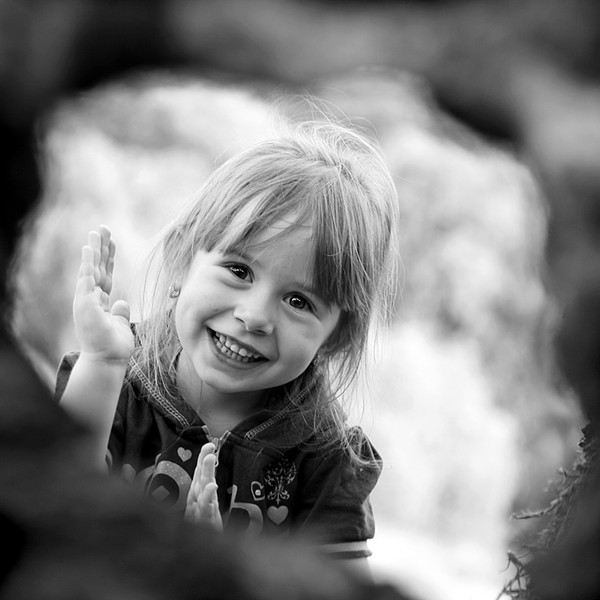 Enfant en noir et blanc